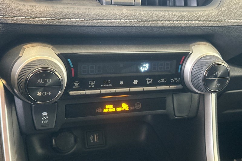 Toyota RAV4 Vehicle Full-screen Gallery Image 21