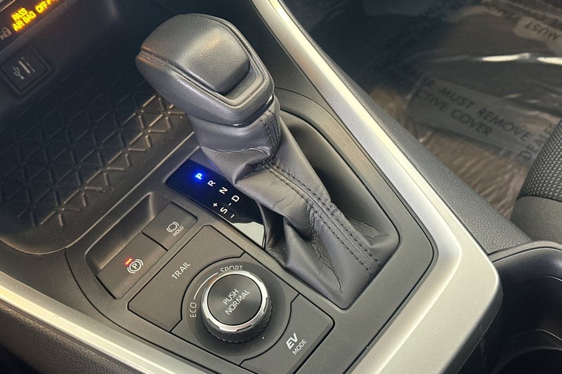 Toyota RAV4 Vehicle Full-screen Gallery Image 22