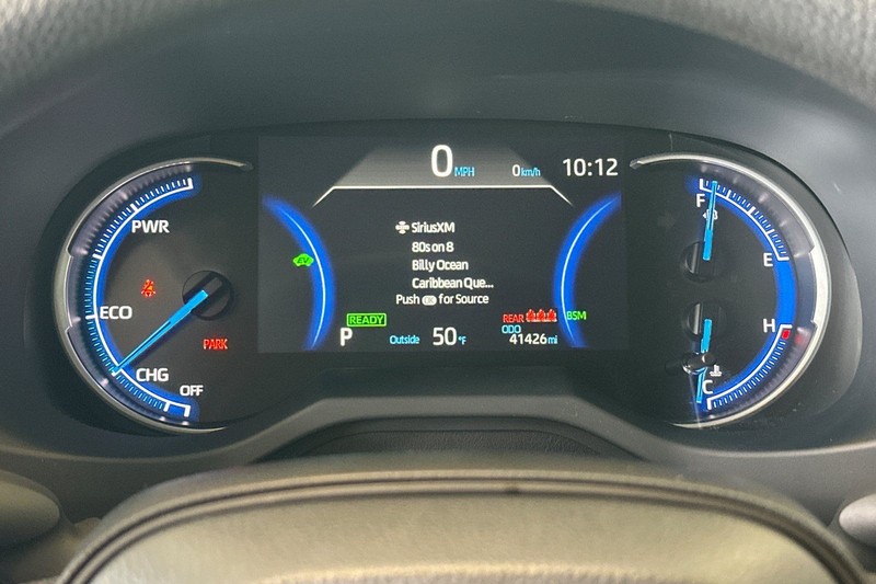 Toyota RAV4 Vehicle Full-screen Gallery Image 24