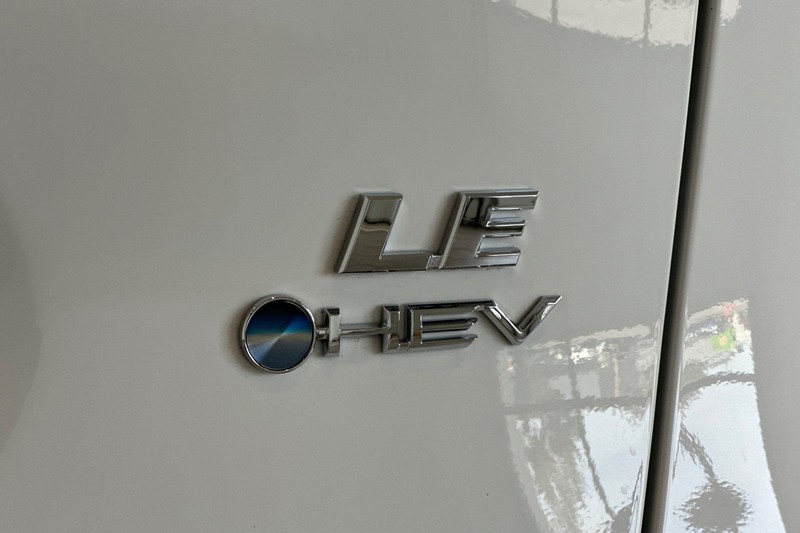 Toyota RAV4 Vehicle Full-screen Gallery Image 27