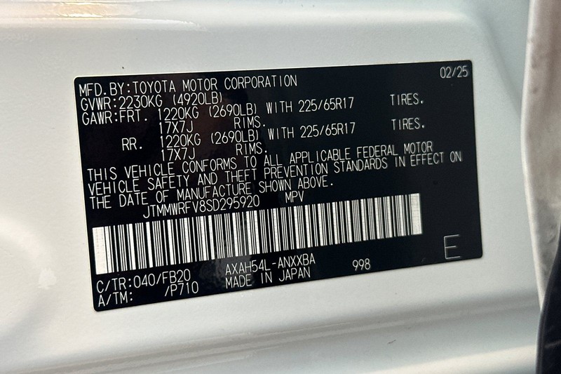 Toyota RAV4 Vehicle Full-screen Gallery Image 29