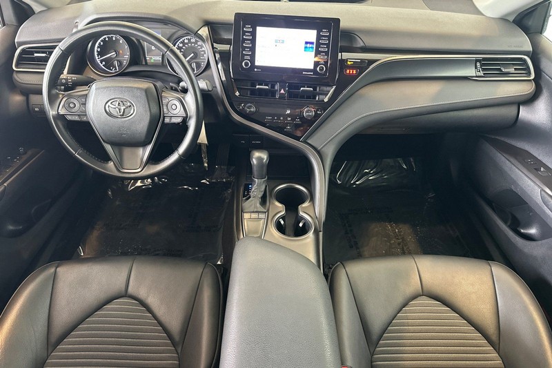 Toyota Camry Vehicle Full-screen Gallery Image 13