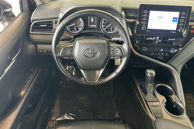 Toyota Camry Vehicle Full-screen Gallery Image 14
