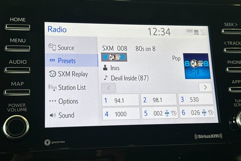 Toyota Camry Vehicle Full-screen Gallery Image 17
