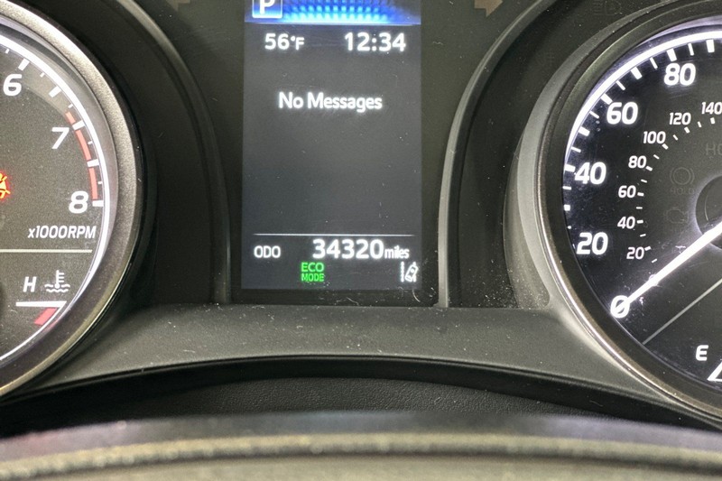 Toyota Camry Vehicle Full-screen Gallery Image 23