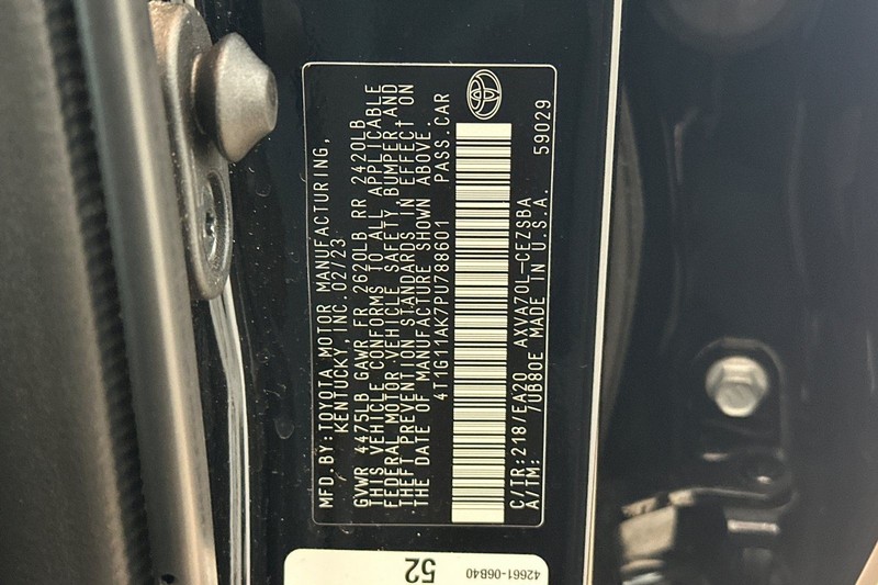 Toyota Camry Vehicle Full-screen Gallery Image 27