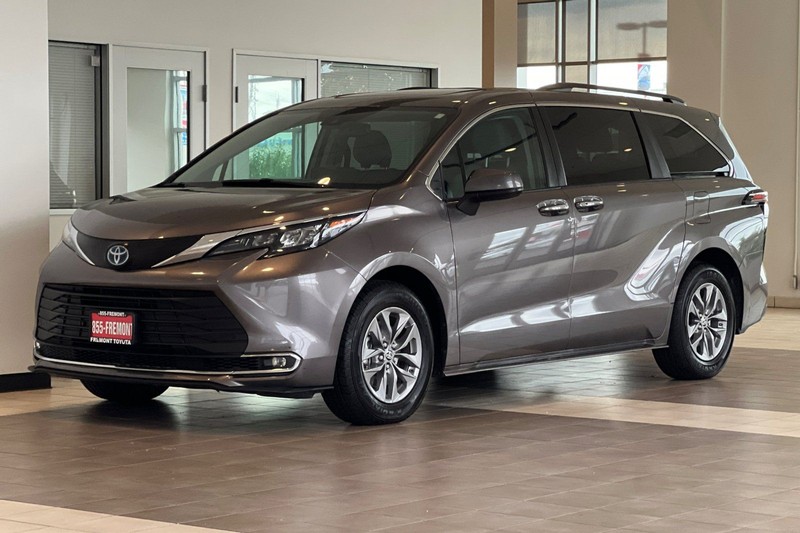 Toyota Sienna Vehicle Full-screen Gallery Image 08