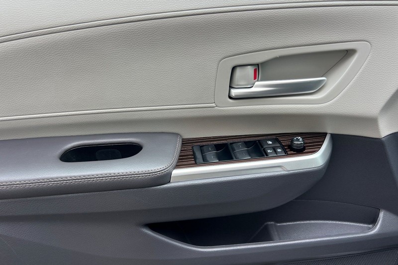 Toyota Sienna Vehicle Full-screen Gallery Image 11