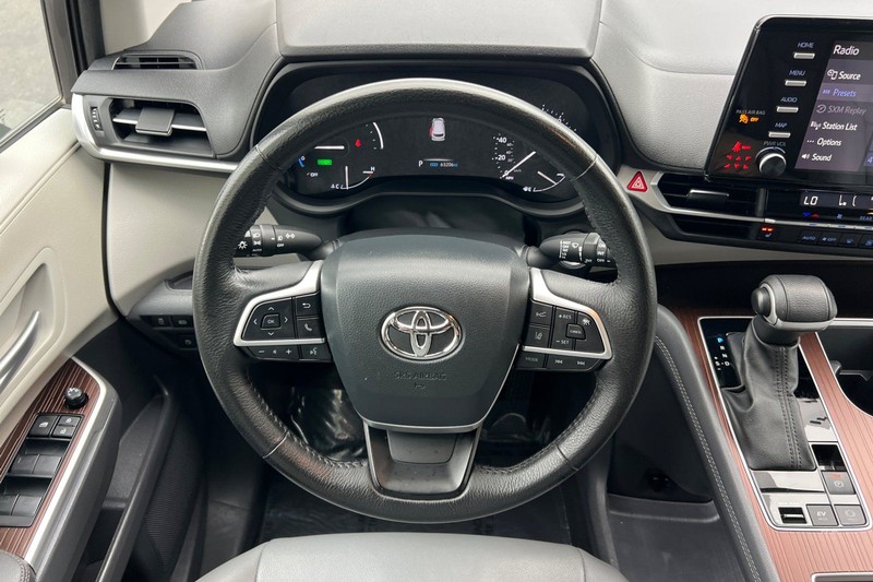 Toyota Sienna Vehicle Full-screen Gallery Image 14