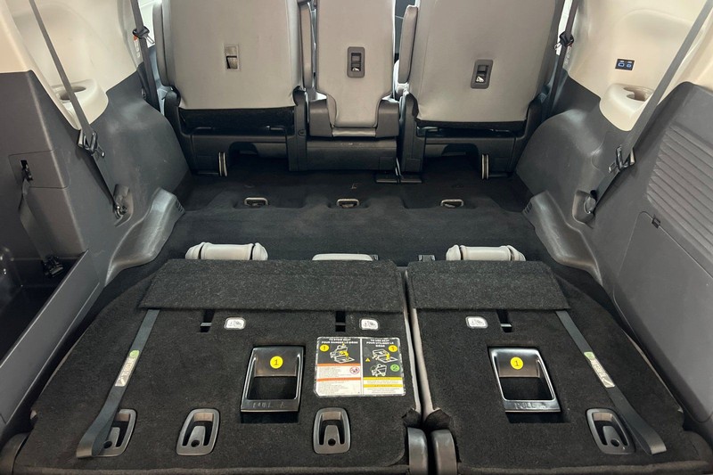 Toyota Sienna Vehicle Full-screen Gallery Image 16