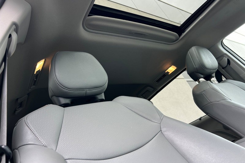 Toyota Sienna Vehicle Full-screen Gallery Image 18