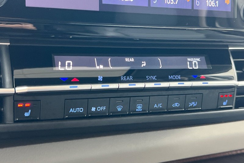 Toyota Sienna Vehicle Full-screen Gallery Image 21