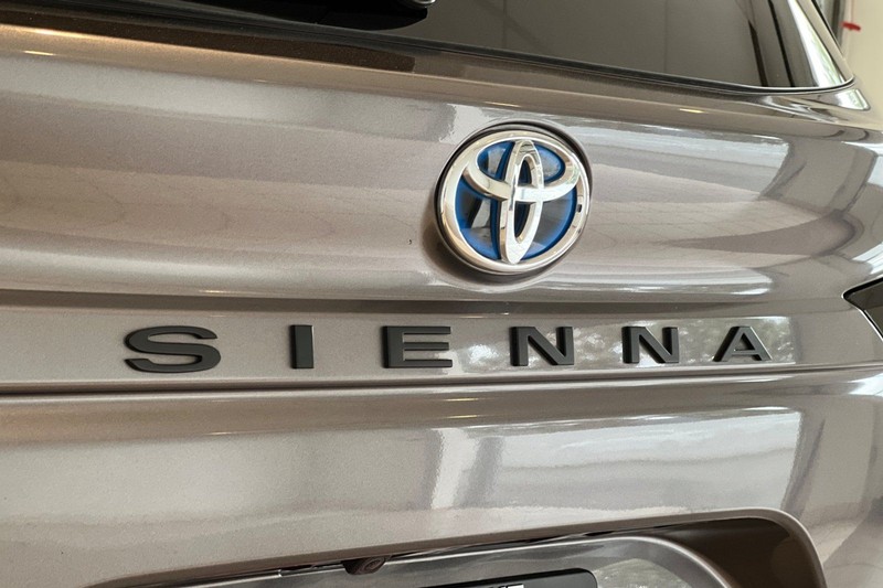 Toyota Sienna Vehicle Full-screen Gallery Image 28