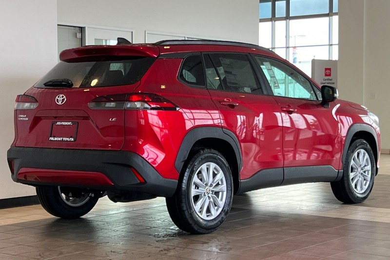 Toyota Corolla Cross Vehicle Full-screen Gallery Image 05