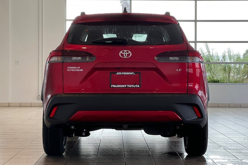 Toyota Corolla Cross Vehicle Full-screen Gallery Image 06
