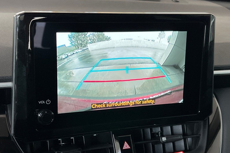 Toyota Corolla Cross Vehicle Full-screen Gallery Image 17