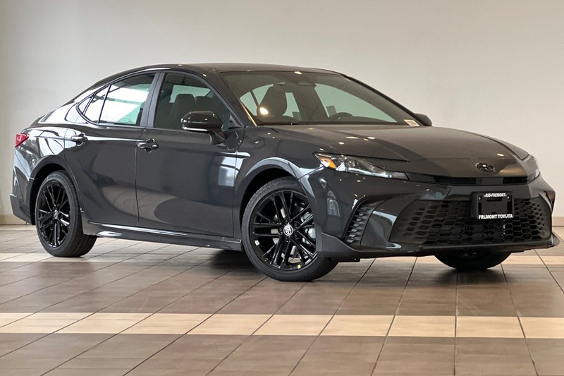 Toyota Camry Vehicle Full-screen Gallery Image 02