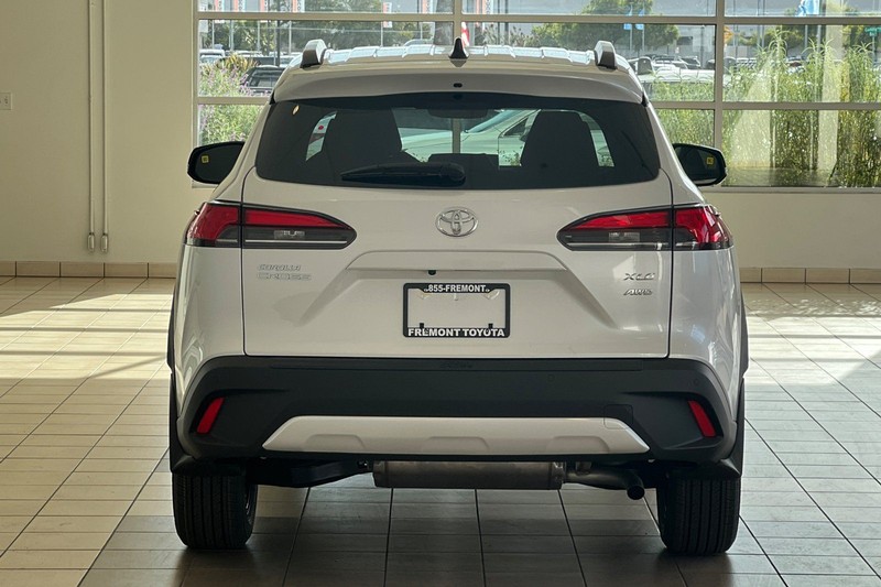 Toyota Corolla Cross Vehicle Full-screen Gallery Image 06