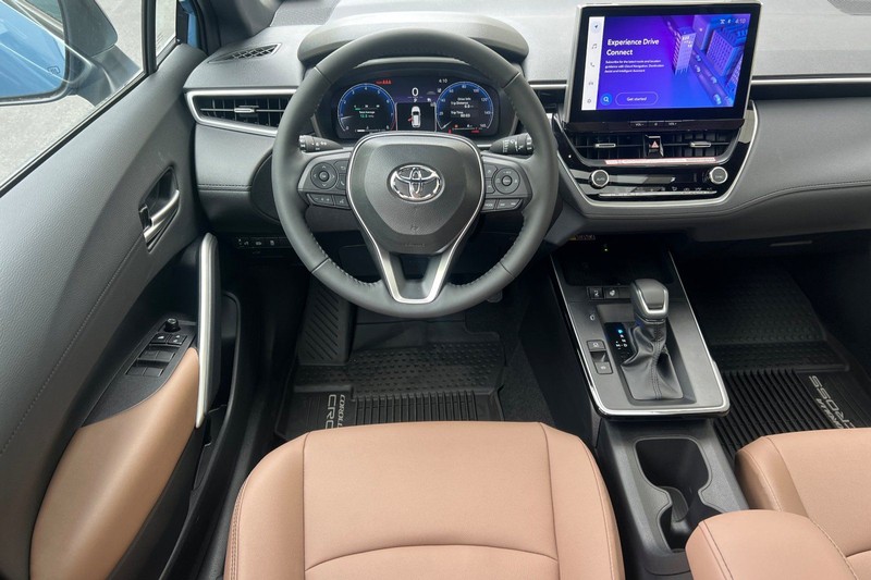 Toyota Corolla Cross Vehicle Full-screen Gallery Image 12