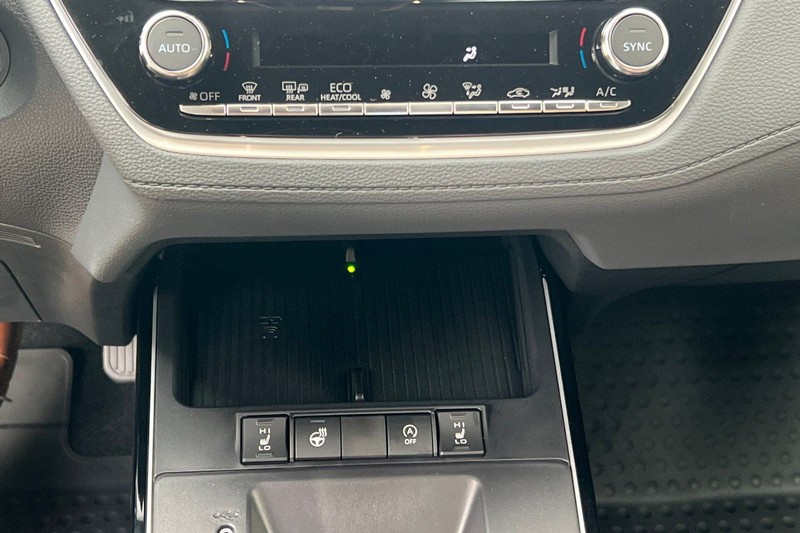 Toyota Corolla Cross Vehicle Full-screen Gallery Image 17