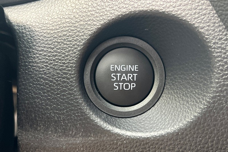 Toyota Corolla Cross Vehicle Full-screen Gallery Image 19