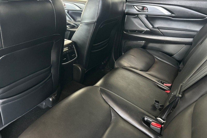 Mazda CX-9 Vehicle Full-screen Gallery Image 12