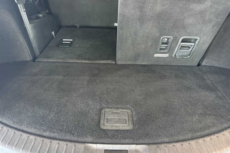 Mazda CX-9 Vehicle Full-screen Gallery Image 16