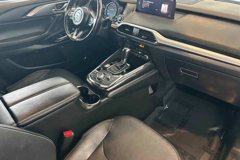 Mazda CX-9 Vehicle Full-screen Gallery Image 17