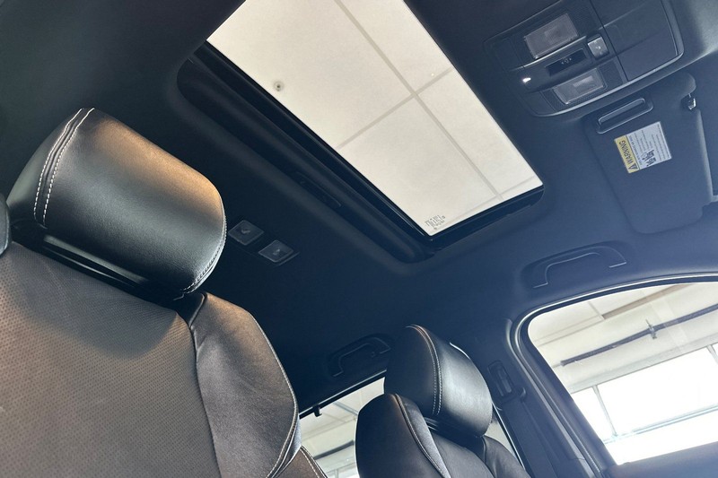 Mazda CX-9 Vehicle Full-screen Gallery Image 18