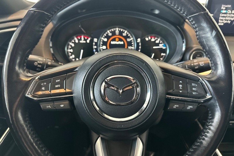 Mazda CX-9 Vehicle Full-screen Gallery Image 25