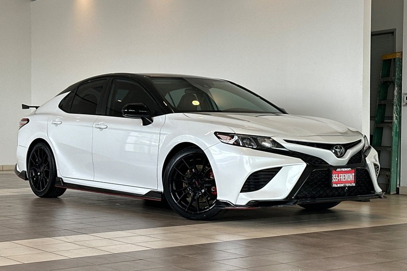 Toyota Camry Vehicle Full-screen Gallery Image 02