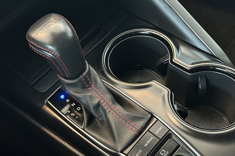 Toyota Camry Vehicle Full-screen Gallery Image 20