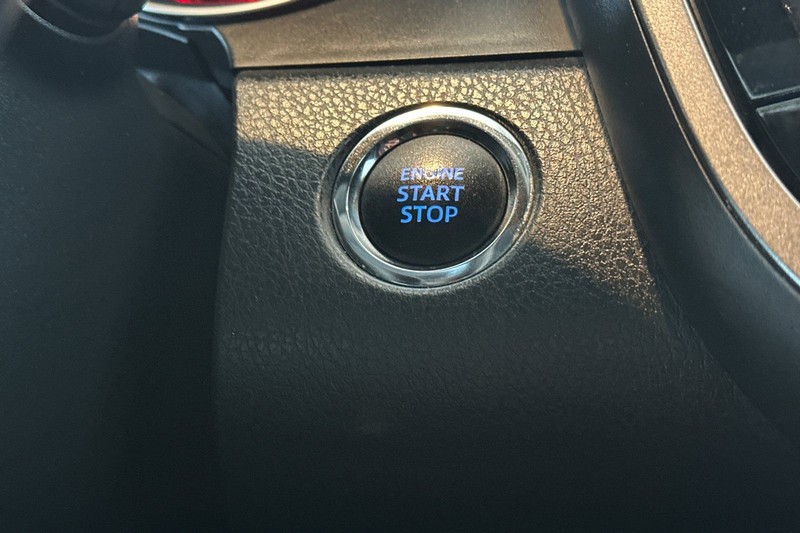 Toyota Camry Vehicle Full-screen Gallery Image 21