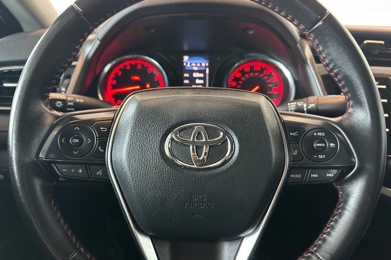 Toyota Camry Vehicle Full-screen Gallery Image 22