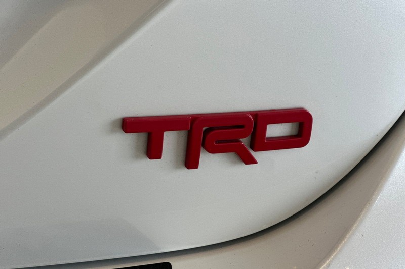 Toyota Camry Vehicle Full-screen Gallery Image 26