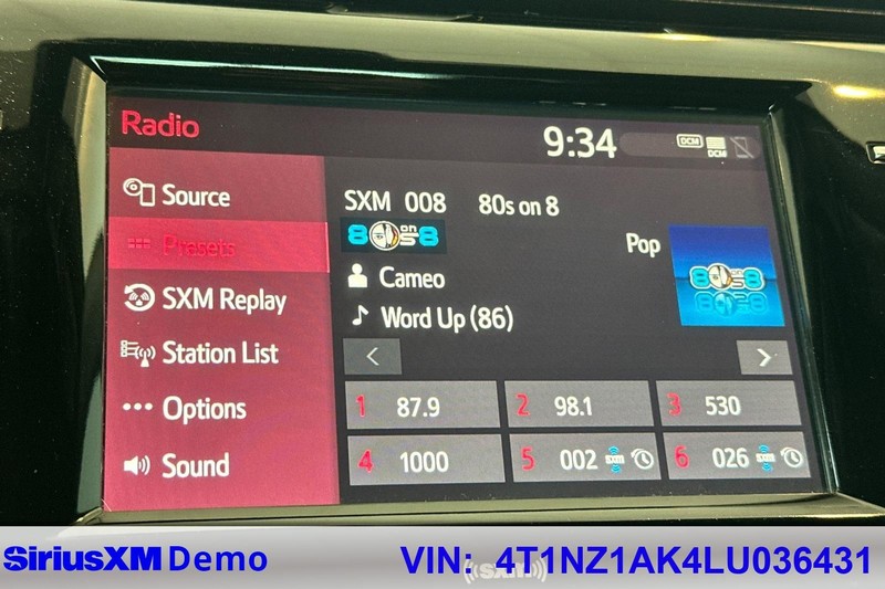 Toyota Camry Vehicle Full-screen Gallery Image 27