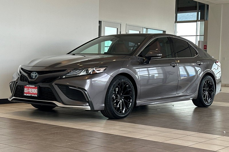 Toyota Camry Vehicle Full-screen Gallery Image 08