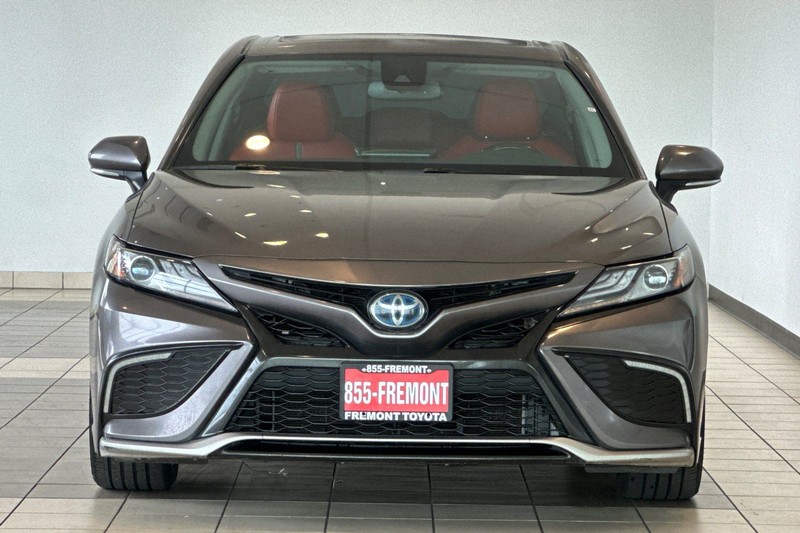 Toyota Camry Vehicle Full-screen Gallery Image 09