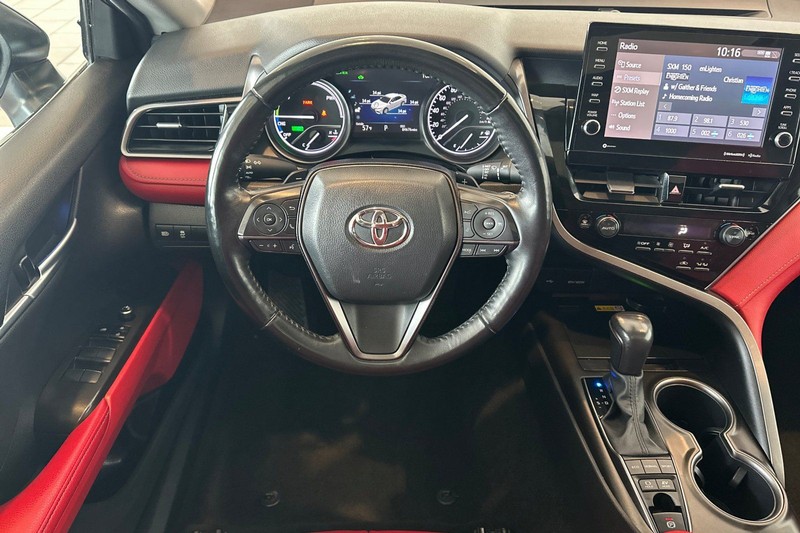 Toyota Camry Vehicle Full-screen Gallery Image 14