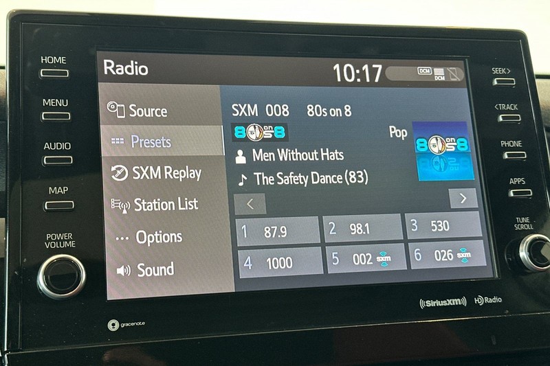 Toyota Camry Vehicle Full-screen Gallery Image 17