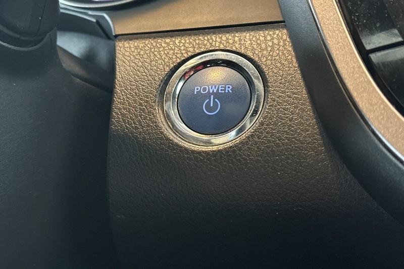 Toyota Camry Vehicle Full-screen Gallery Image 21