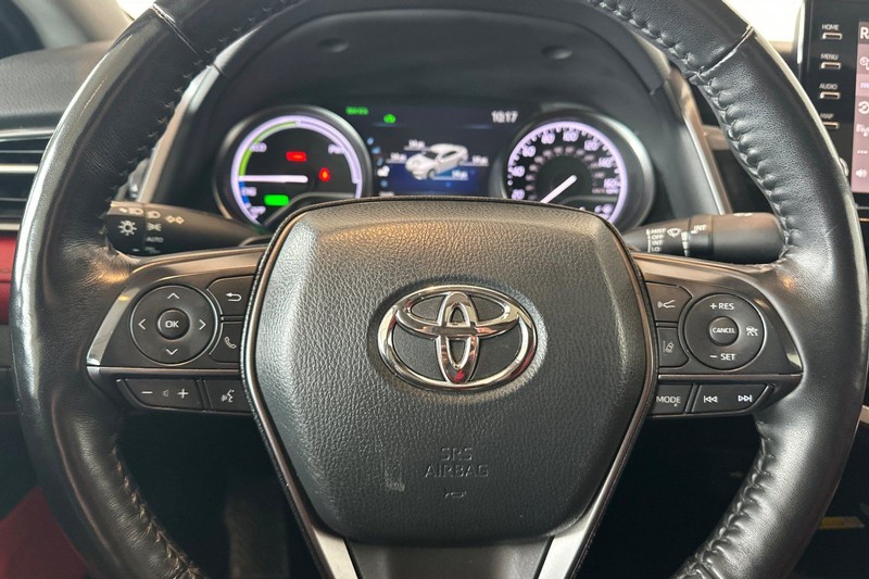 Toyota Camry Vehicle Full-screen Gallery Image 22