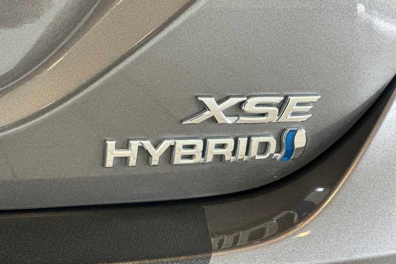 Toyota Camry Vehicle Full-screen Gallery Image 26