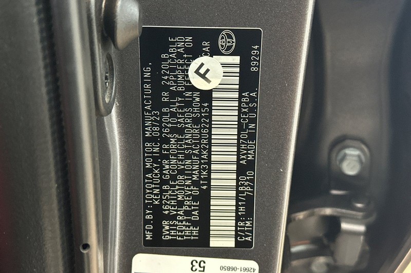 Toyota Camry Vehicle Full-screen Gallery Image 28