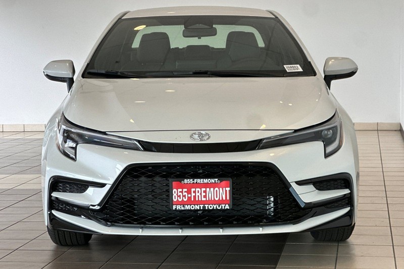 Toyota Corolla Vehicle Full-screen Gallery Image 03