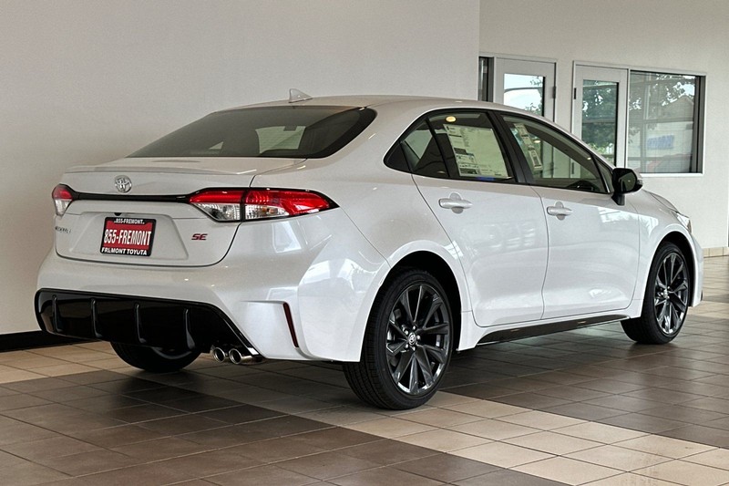 Toyota Corolla Vehicle Full-screen Gallery Image 05