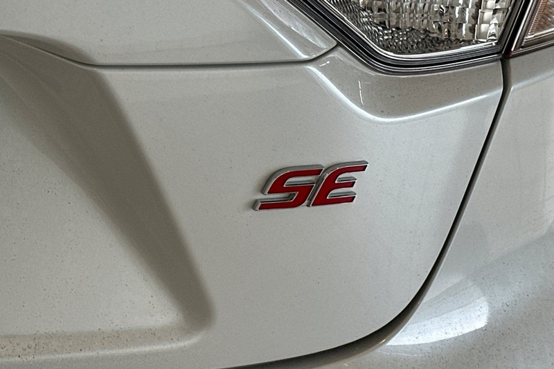 Toyota Corolla Vehicle Full-screen Gallery Image 07