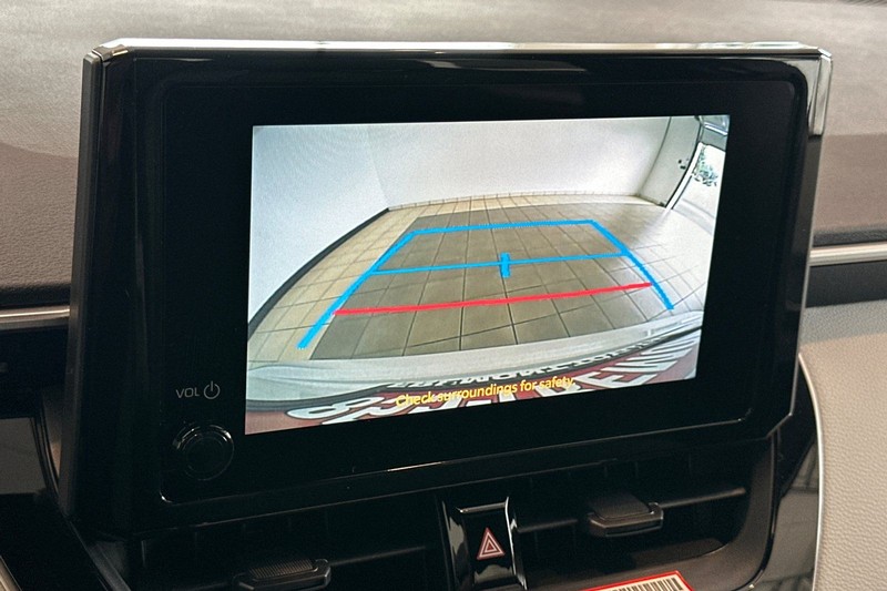 Toyota Corolla Vehicle Full-screen Gallery Image 16