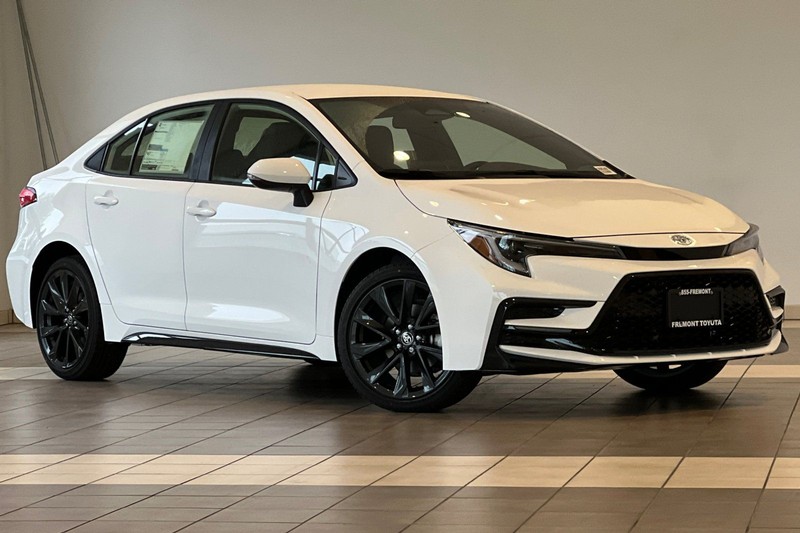 Toyota Corolla Hybrid Vehicle Full-screen Gallery Image 02