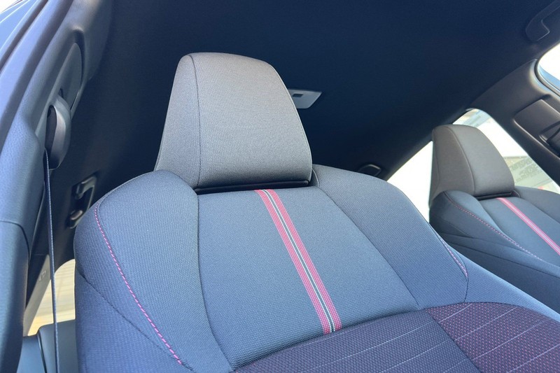 Toyota Corolla Hybrid Vehicle Full-screen Gallery Image 14